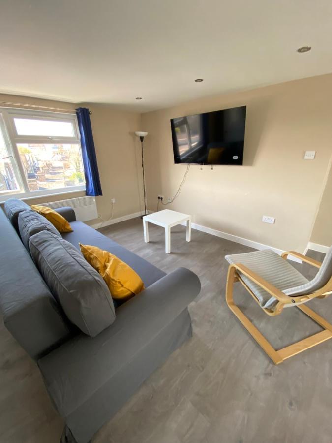 Stunning 1 Bedroom Flat In Wood Green London Exteriör bild